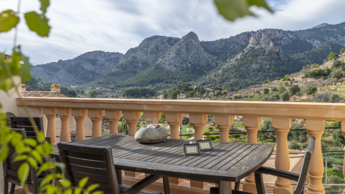 D-4819 Bunyola: Stadthaus mit Pool, Garten & Panoramablick – Ihr Tor zur Tramuntana