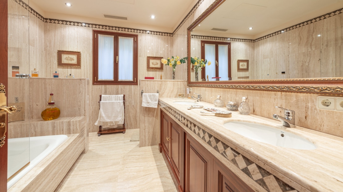 V-3443 Spektakuläre Villa in Son Veri Nou in 1. Meereslinie mit Blick auf die Bucht von Palma