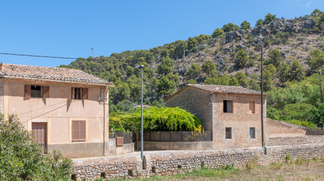 IF-4755 INVESTITION! Finca auf großem Grundstück mit Obstbäumen und viel Potenzial in Soller