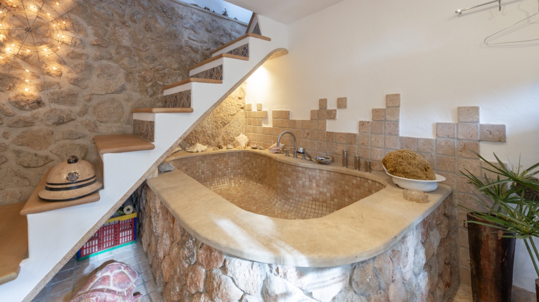 D-4819 Bunyola: Stadthaus mit Pool, Garten & Panoramablick – Ihr Tor zur Tramuntana