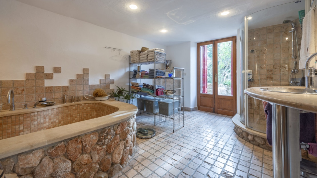 D-4819 Bunyola: Stadthaus mit Pool, Garten & Panoramablick – Ihr Tor zur Tramuntana