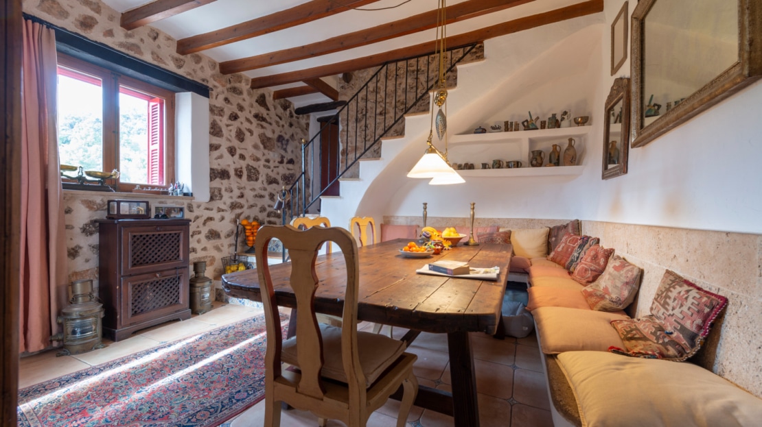 D-4819 Bunyola: Stadthaus mit Pool, Garten & Panoramablick – Ihr Tor zur Tramuntana