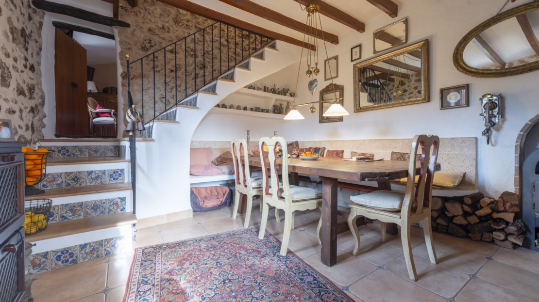 D-4819 Bunyola: Stadthaus mit Pool, Garten & Panoramablick – Ihr Tor zur Tramuntana