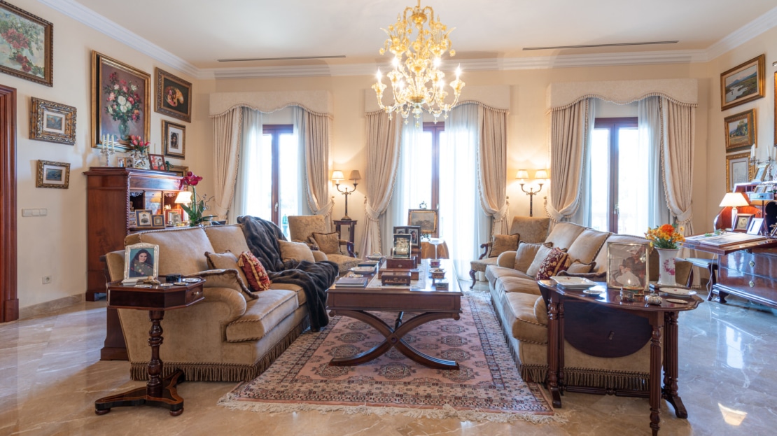 V-3443 Spektakuläre Villa in Son Veri Nou in 1. Meereslinie mit Blick auf die Bucht von Palma