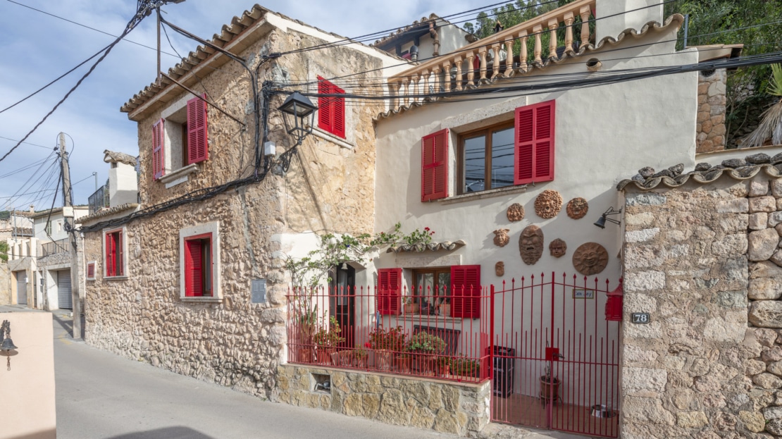 D-4819 Bunyola: Stadthaus mit Pool, Garten & Panoramablick – Ihr Tor zur Tramuntana