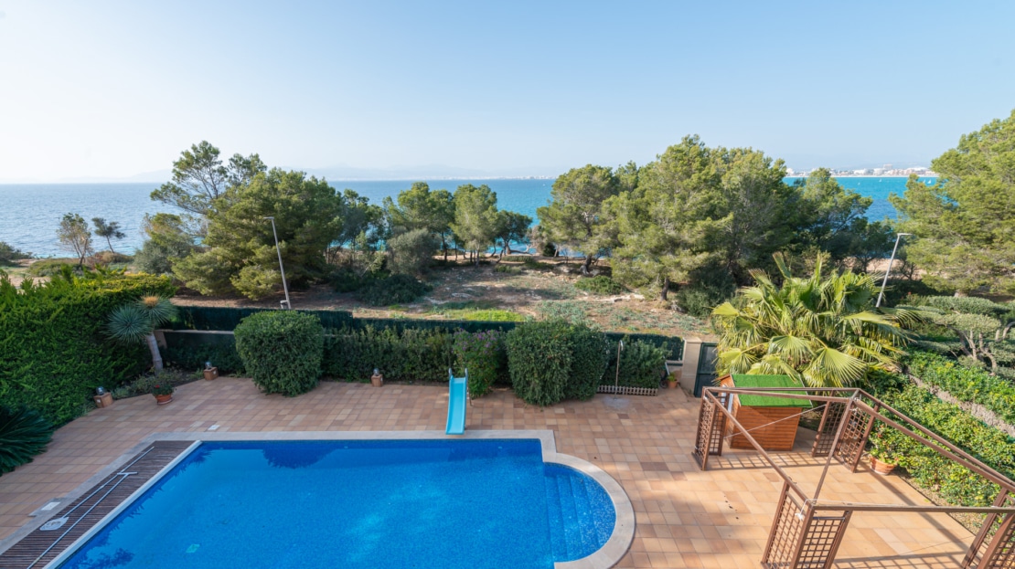 V-3443 Spektakuläre Villa in Son Veri Nou in 1. Meereslinie mit Blick auf die Bucht von Palma