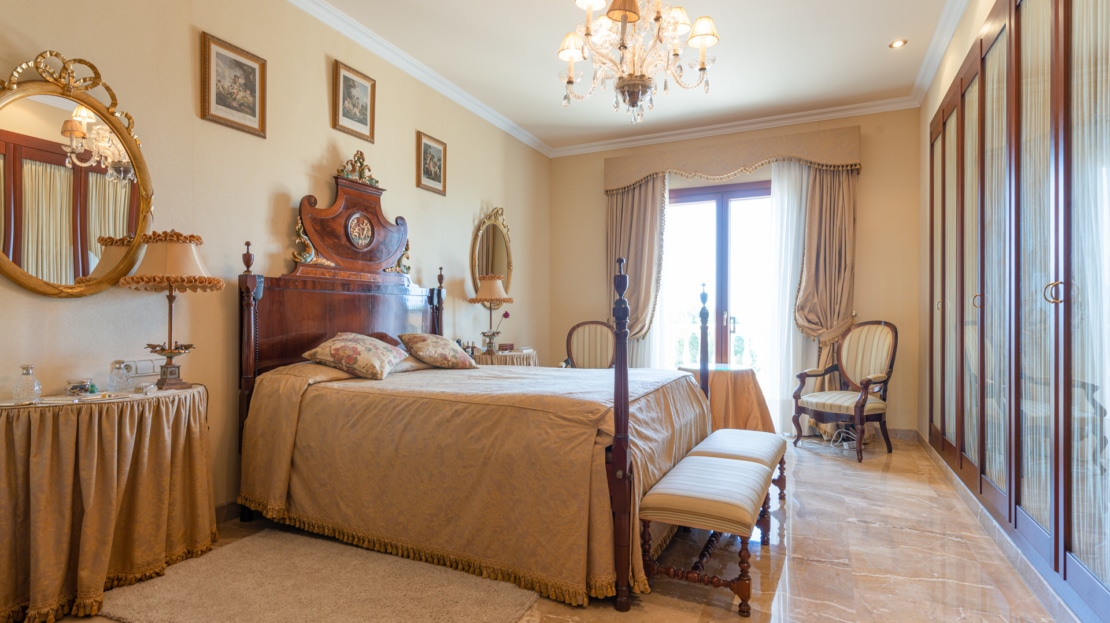 V-3443 Spektakuläre Villa in Son Veri Nou in 1. Meereslinie mit Blick auf die Bucht von Palma