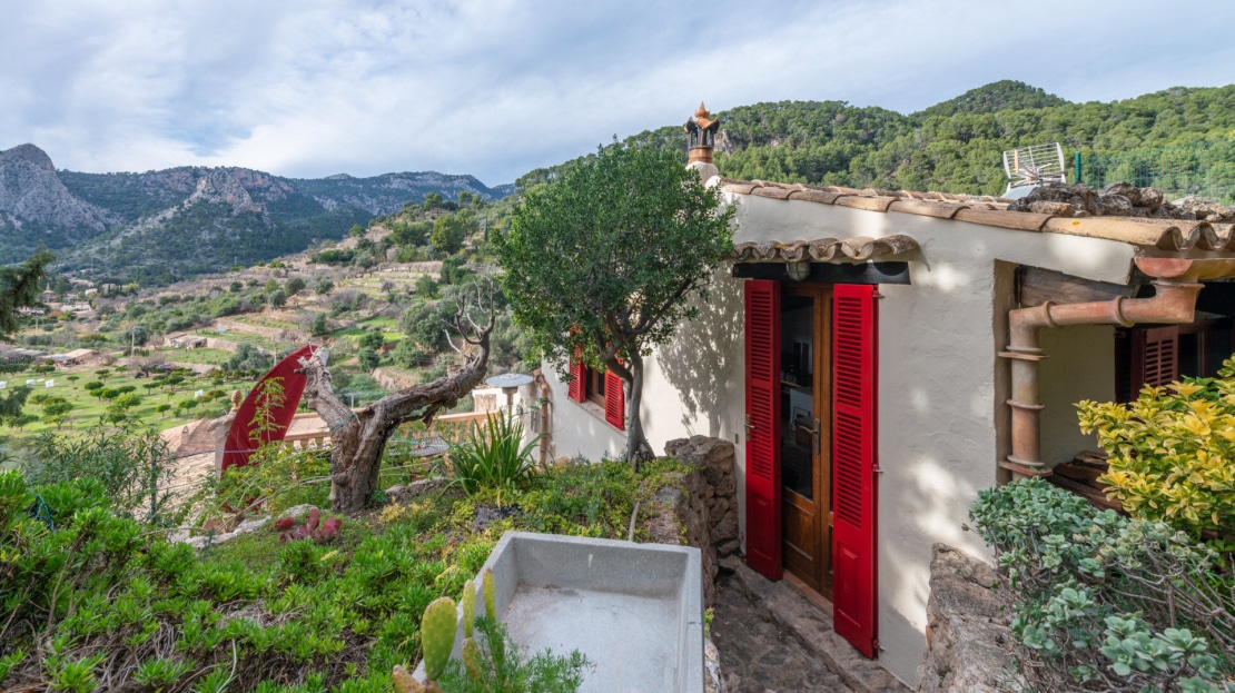 D-4819 Bunyola: Stadthaus mit Pool, Garten & Panoramablick – Ihr Tor zur Tramuntana