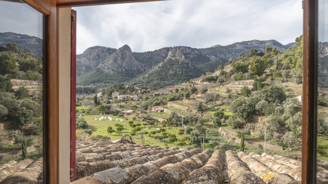 D-4819 Bunyola: Stadthaus mit Pool, Garten & Panoramablick – Ihr Tor zur Tramuntana