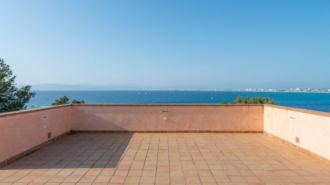 V-3443 Spektakuläre Villa in Son Veri Nou in 1. Meereslinie mit Blick auf die Bucht von Palma