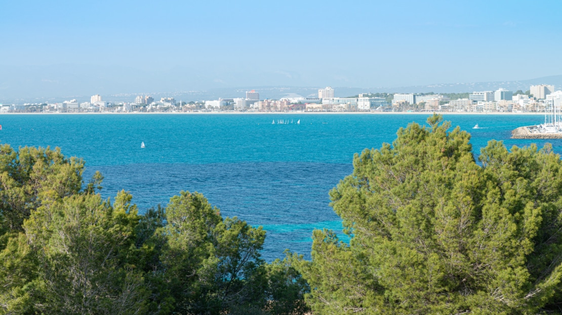 V-3443 Spektakuläre Villa in Son Veri Nou in 1. Meereslinie mit Blick auf die Bucht von Palma
