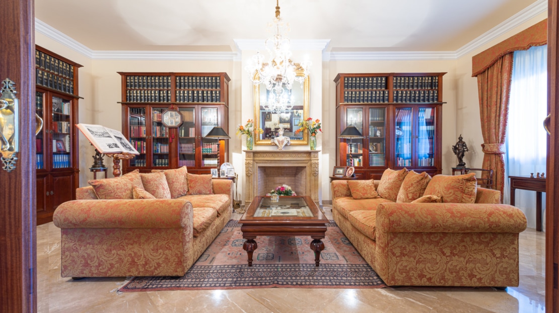 V-3443 Spektakuläre Villa in Son Veri Nou in 1. Meereslinie mit Blick auf die Bucht von Palma