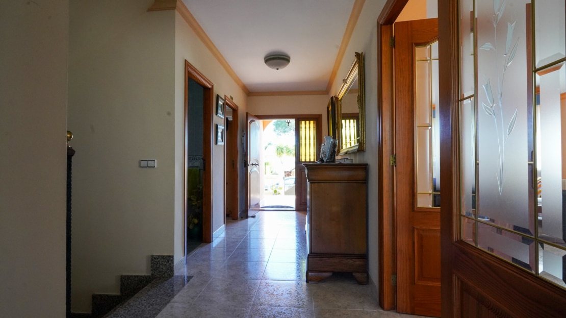 5438  - Villa in Cala Millor 9