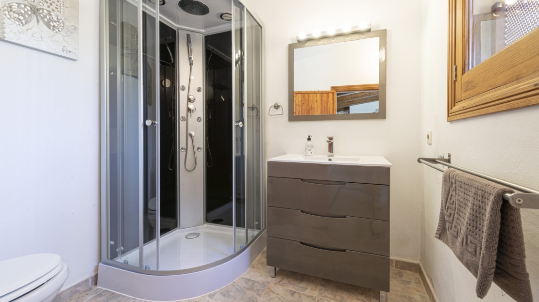 F-4545 Finca in Porreres mit Ferienvermietungslizenz, Privatsphäre UND eigenem Weinberg