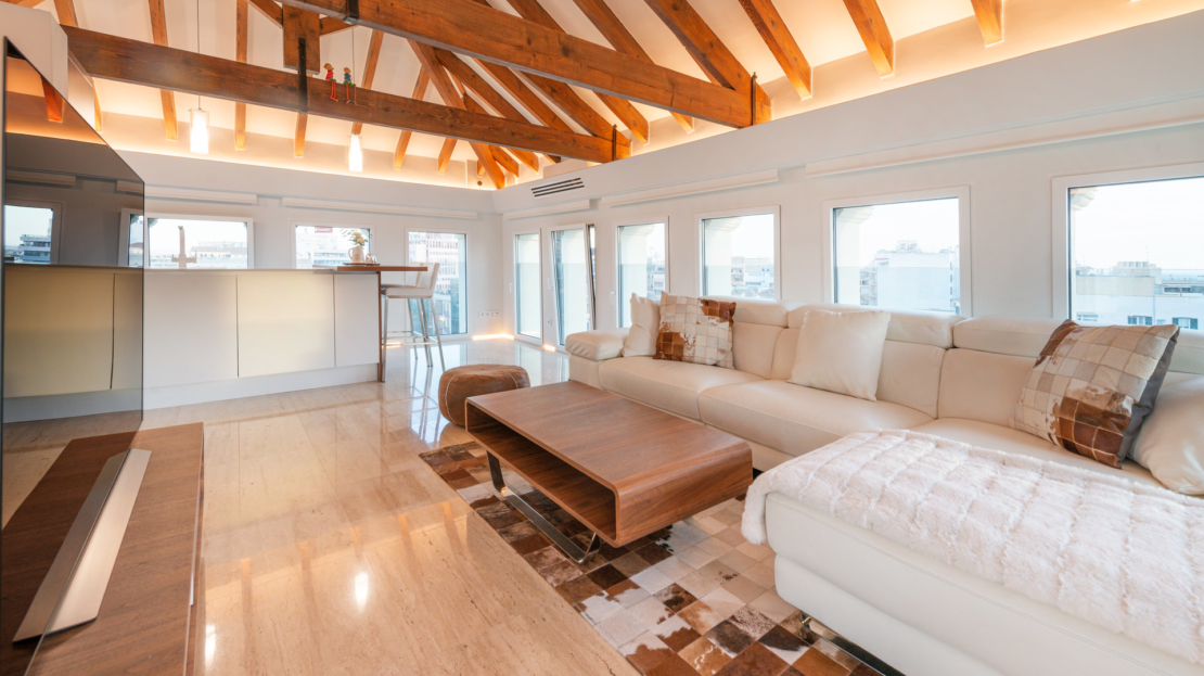 P-3864 Designer Duplex Penthouse in Palma mit gr. Terrasse, beeindruckendem Lichtdesign und Meerblick