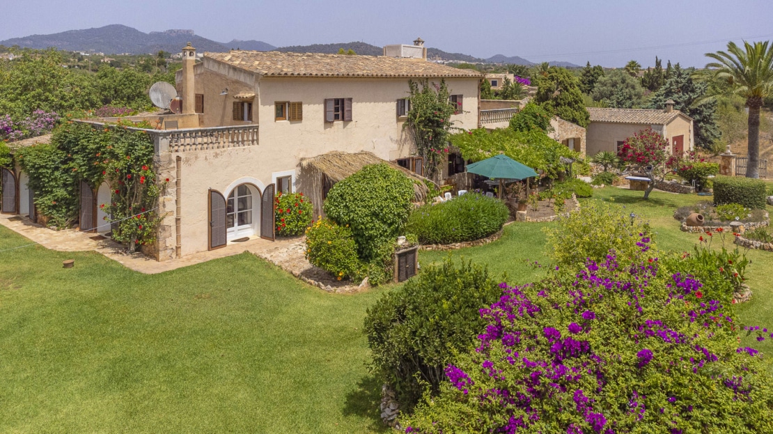 F-3925 Charmante Finca in Calonge mit traumhaftem, parkähnlichem Garten