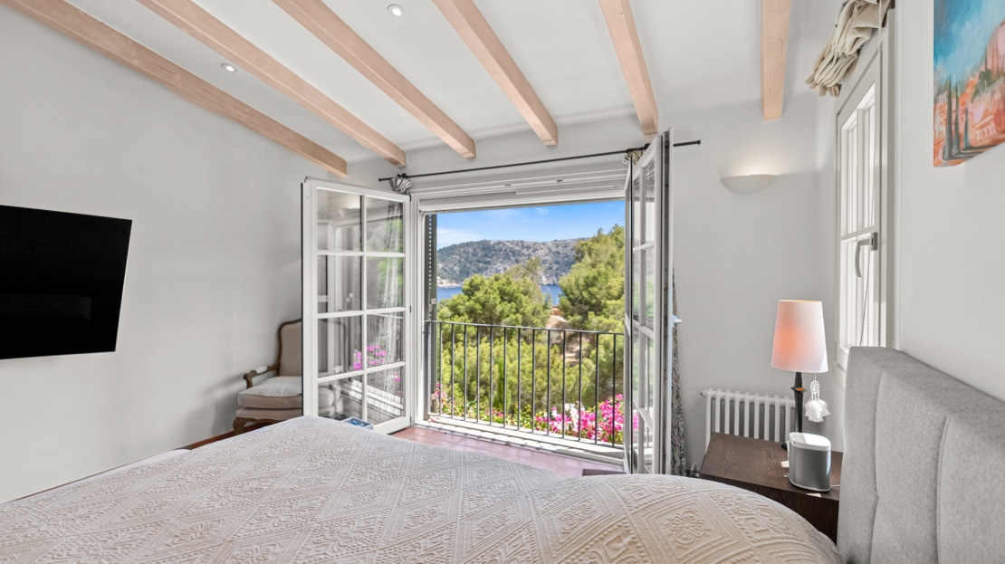 5420 - Sea view villa in Camp de Mar25