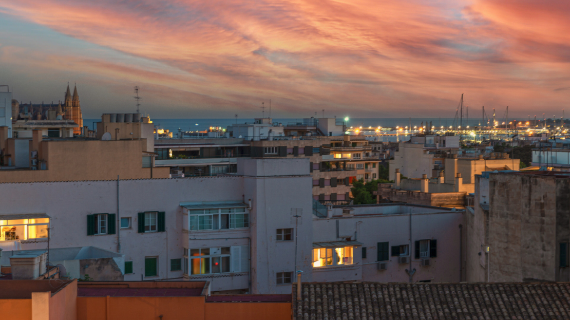P-3864 Designer Duplex Penthouse in Palma mit gr. Terrasse, beeindruckendem Lichtdesign und Meerblick