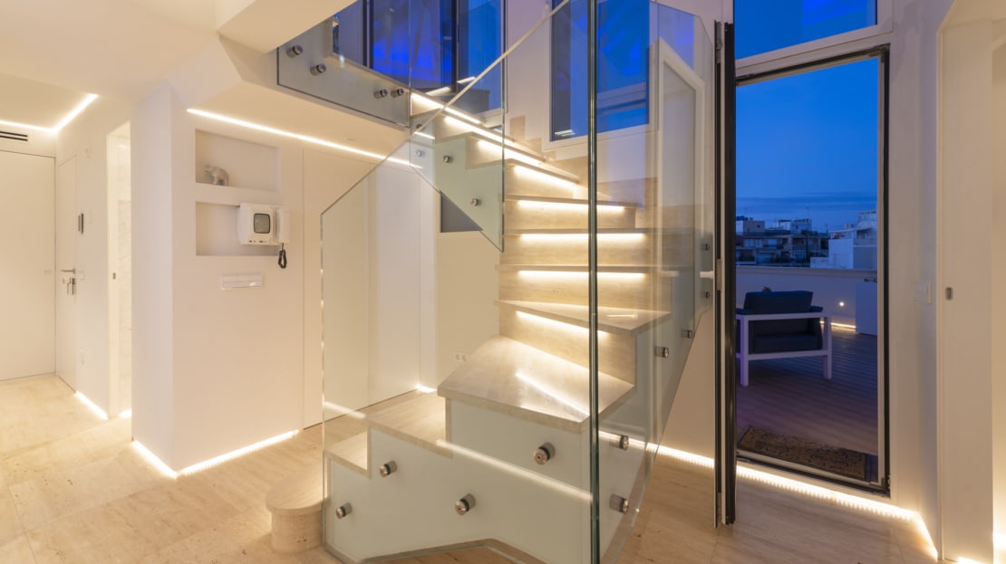 P-3864 Designer Duplex Penthouse in Palma mit gr. Terrasse, beeindruckendem Lichtdesign und Meerblick