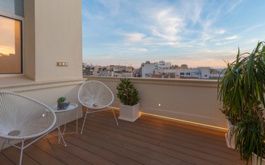 P-3864 Designer Duplex Penthouse in Palma mit gr. Terrasse, beeindruckendem Lichtdesign und Meerblick