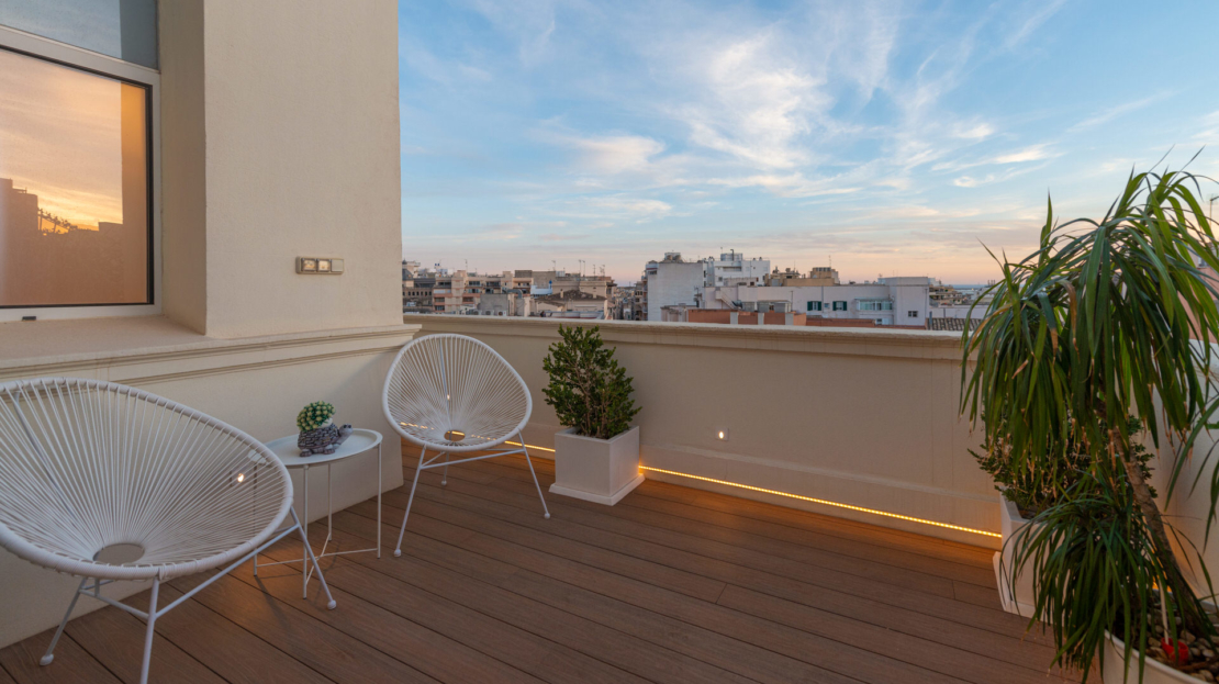 P-3864 Designer Duplex-Penthouse mit Terrasse, beeindruckendem Lichtdesign und Meerblick im Herzen von Palma