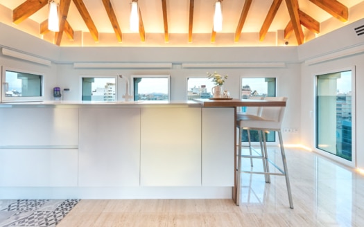P-3864 Designer Duplex Penthouse in Palma mit gr. Terrasse, beeindruckendem Lichtdesign und Meerblick