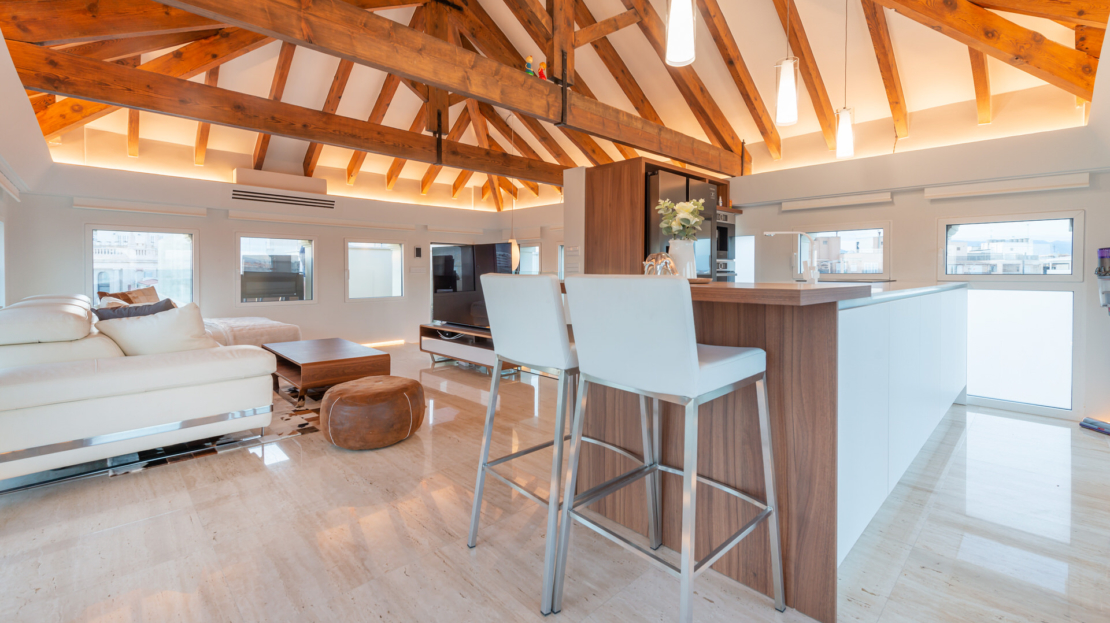 P-3864 Designer Duplex Penthouse in Palma mit gr. Terrasse, beeindruckendem Lichtdesign und Meerblick