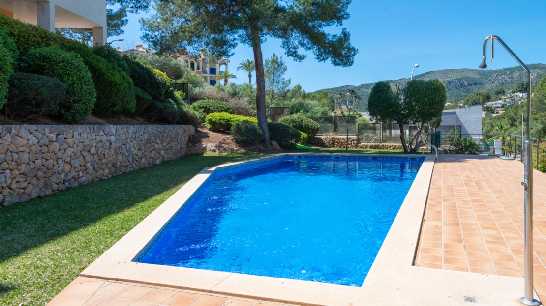 P-2026 Luxuriöses Penthouse mit großer Dachterrasse und umwerfendem Meerblick in bester Lage von Bendinat