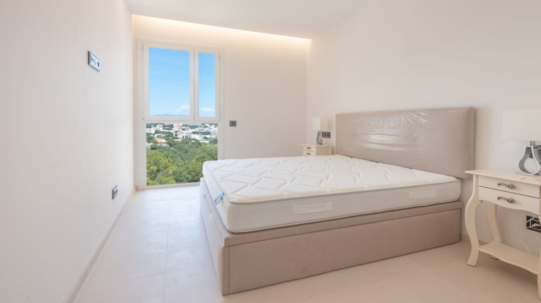 P-2026 Luxuriöses Penthouse mit großer Dachterrasse und umwerfendem Meerblick in bester Lage von Bendinat