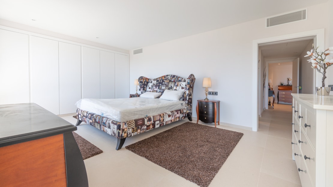 P-2026 Luxuriöses Penthouse mit großer Dachterrasse und umwerfendem Meerblick in bester Lage von Bendinat