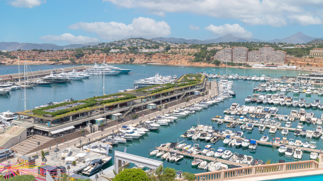 V-2650 Port Adriano Spektakuläre Designer-Villa mit Hafen und Meerblick, in Port Adriano