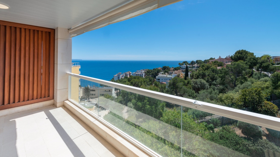 P-2026 Luxuriöses Penthouse mit großer Dachterrasse und umwerfendem Meerblick in bester Lage von Bendinat