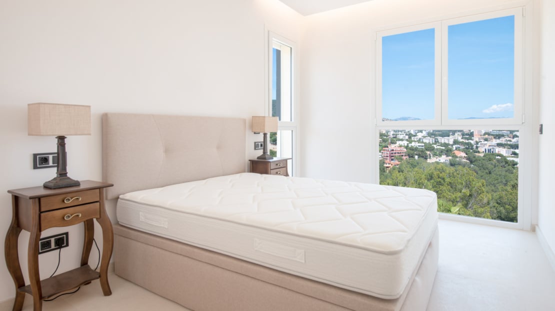 P-2026 Luxuriöses Penthouse mit großer Dachterrasse und umwerfendem Meerblick in bester Lage von Bendinat