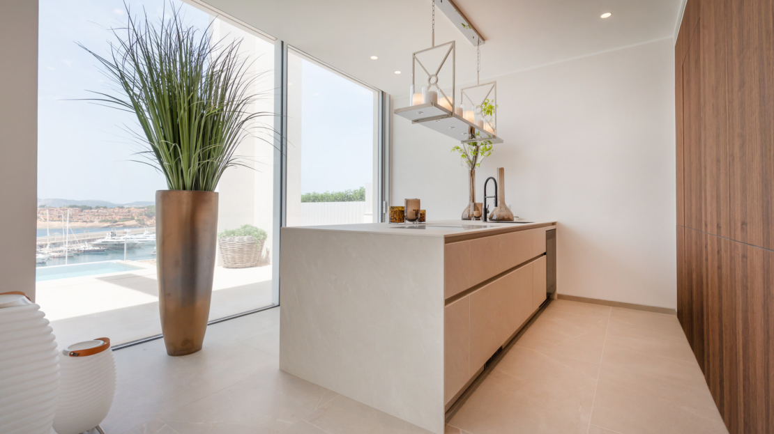 V-2650 Port Adriano Spektakuläre Designer-Villa mit Hafen und Meerblick, in Port Adriano