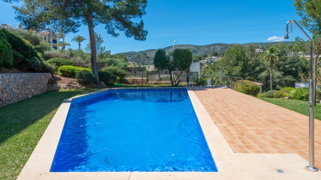 P-2026 Luxuriöses Penthouse mit großer Dachterrasse und umwerfendem Meerblick in bester Lage von Bendinat