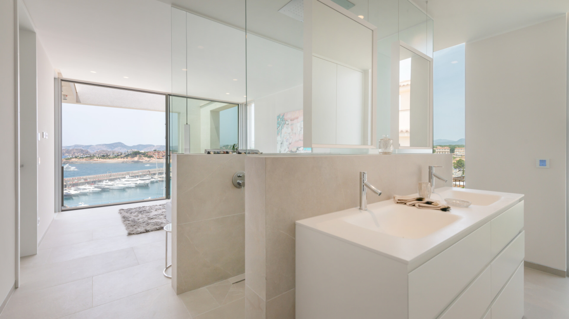 V-2650 Port Adriano Spektakuläre Designer-Villa mit Hafen und Meerblick, in Port Adriano