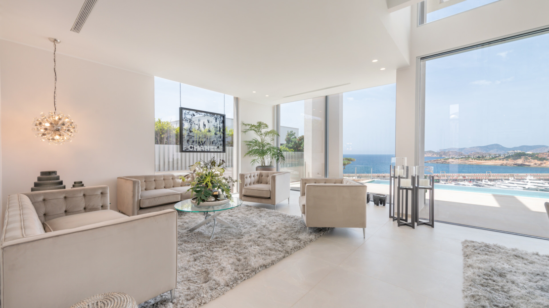 V-2650 Port Adriano Spektakuläre Designer-Villa mit Hafen und Meerblick, in Port Adriano