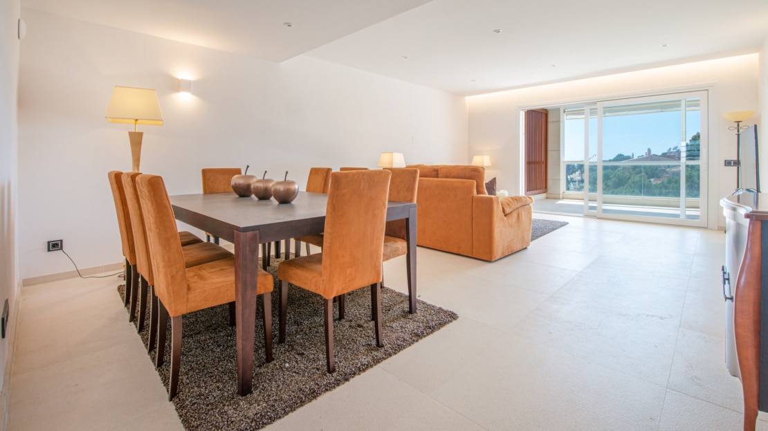 P-2026 Luxuriöses Penthouse mit großer Dachterrasse und umwerfendem Meerblick in bester Lage von Bendinat