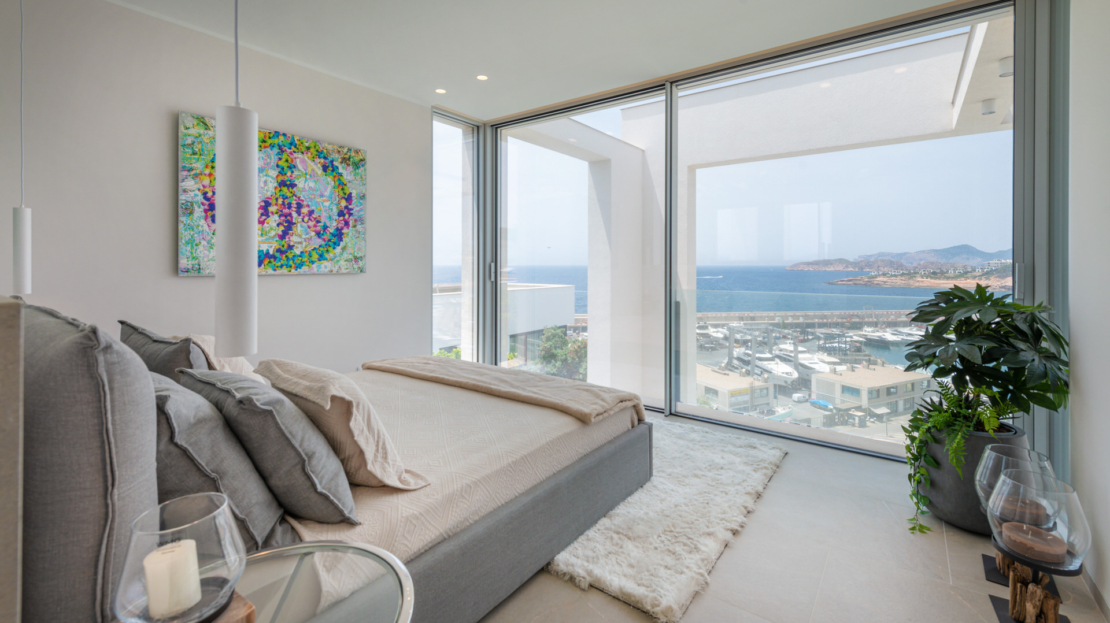 V-2650 Port Adriano Spektakuläre Designer-Villa mit Hafen und Meerblick, in Port Adriano