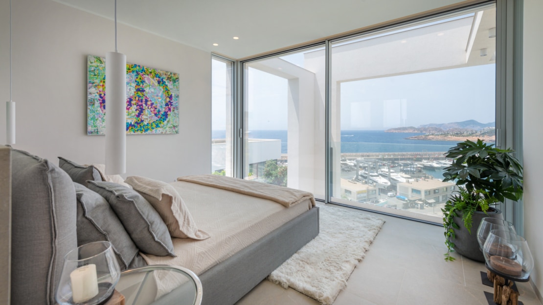 V-2650 Port Adriano Spektakuläre Designer-Villa mit Hafen und Meerblick, in Port Adriano