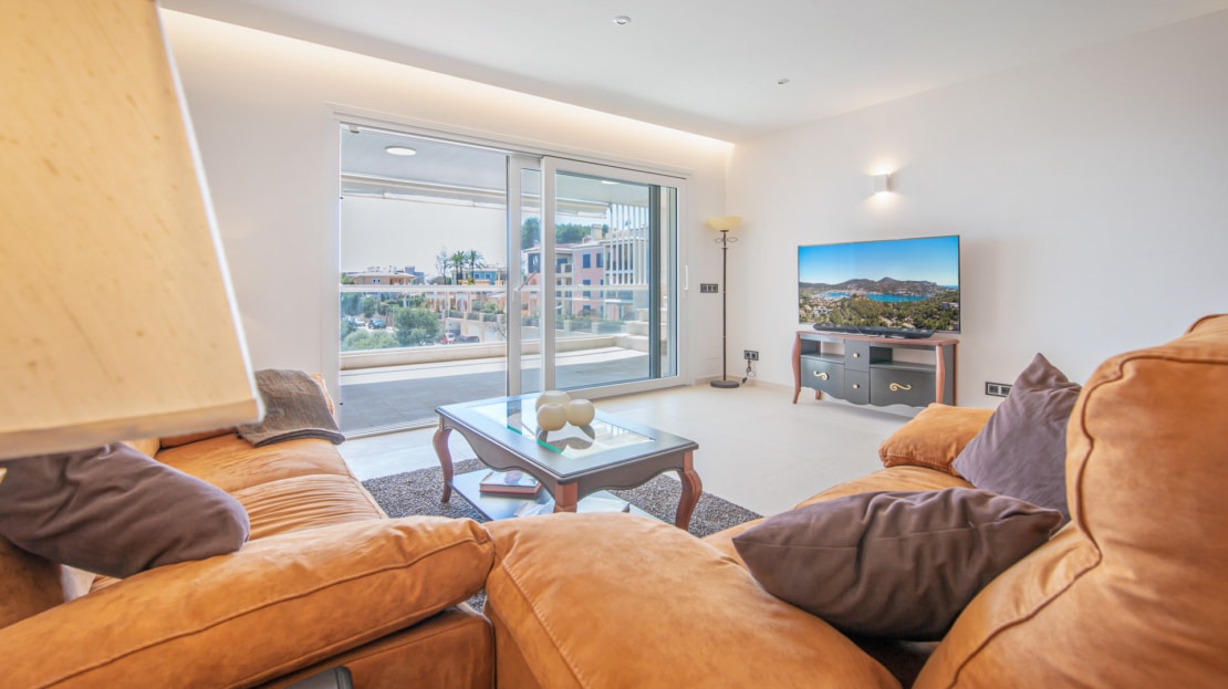 P-2026 Luxuriöses Penthouse mit großer Dachterrasse und umwerfendem Meerblick in bester Lage von Bendinat